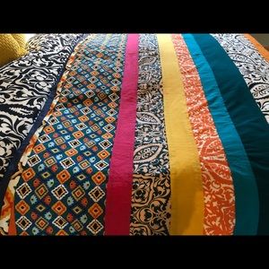 King size duvet, euro shams and accessory pillows